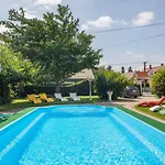 Admiral Family Bed & Breakfast 4*