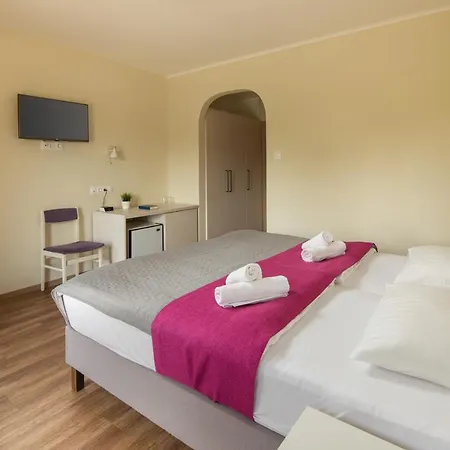 Bed & Breakfast Admiral Family 4*